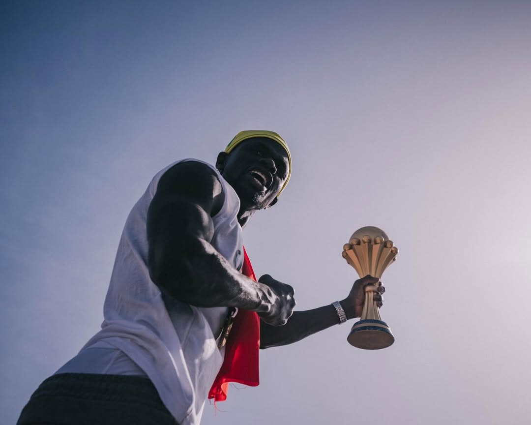 Sadio Mane - Le Trophée vers le Ciel